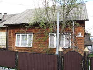 Holzblockhaus in Bytchiv