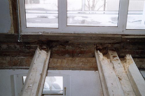 Balkenkopf von unten zerst&ouml;rt