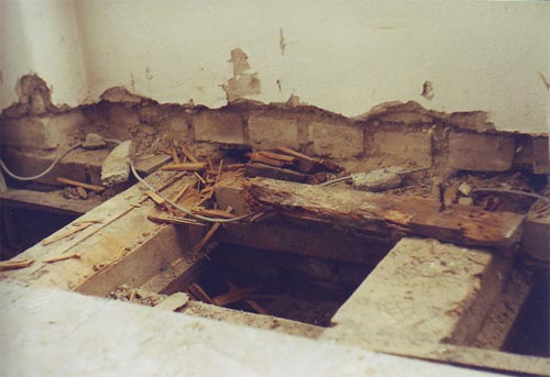 Balkenkopf von oben zerst&ouml;rt