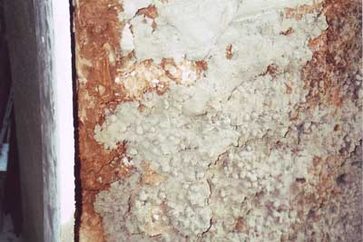 Stampflehmwand mit füllende Schicht als Blähton