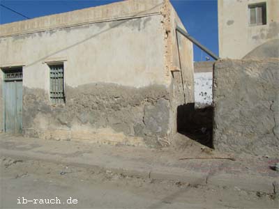 Bild 3: Feuchtes Mauerwerk in Ajim (Djerba)