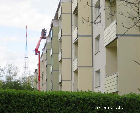 Fassadenreinigung an Mehrfamilienhaus
