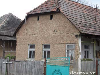 Lehmputz an einem Wohnhaus zwischen Beregowo und Vynohradiv, Zakarpats'ka, Ukraine